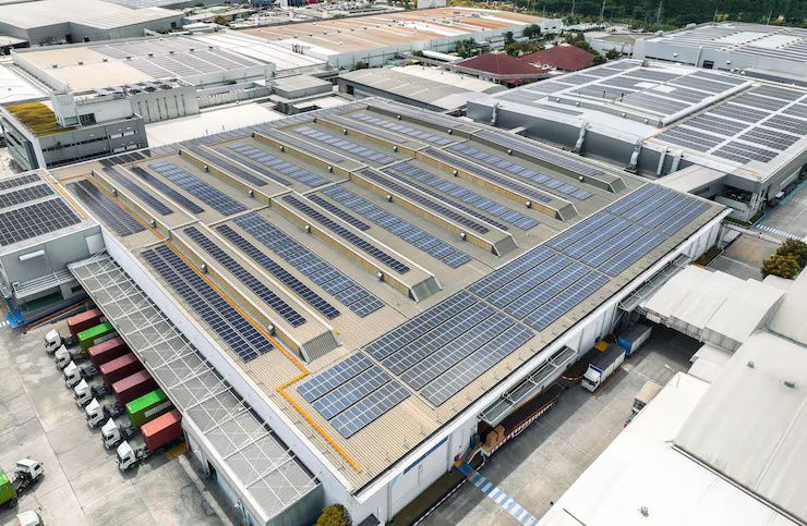 Guide To Solar for Warehouses: Benefits & ROI