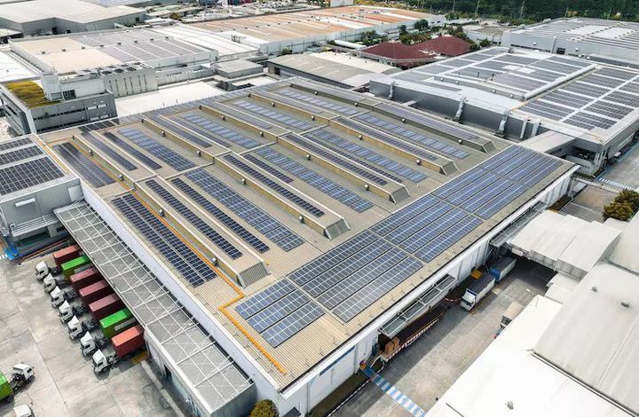 Guide To Solar for Warehouses: Benefits & ROI